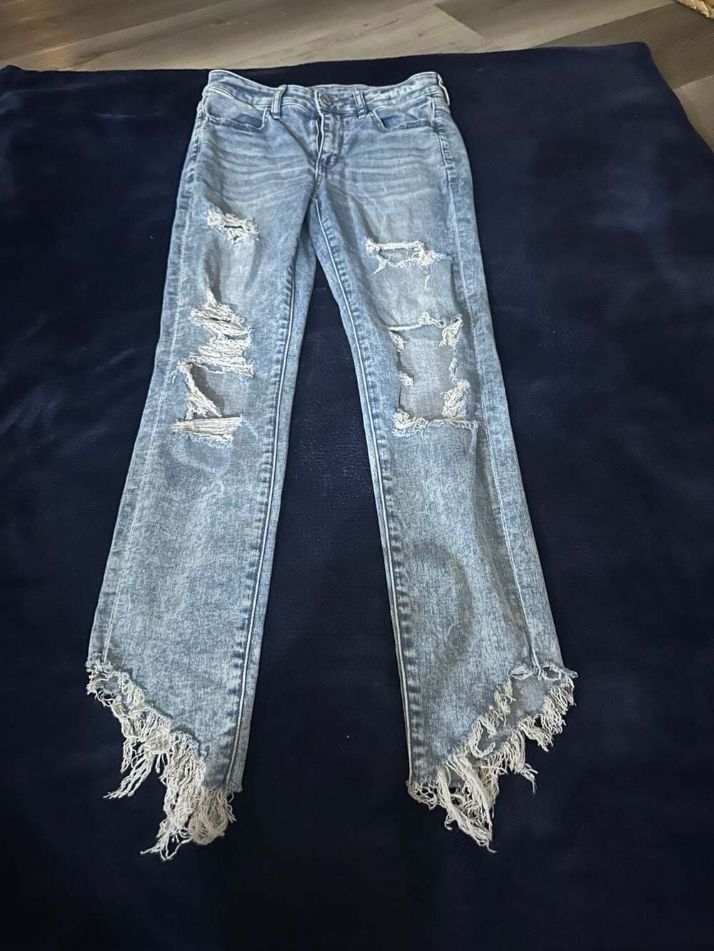 American Eagle Distressed Fringe Hem Jeans Size 8 long
